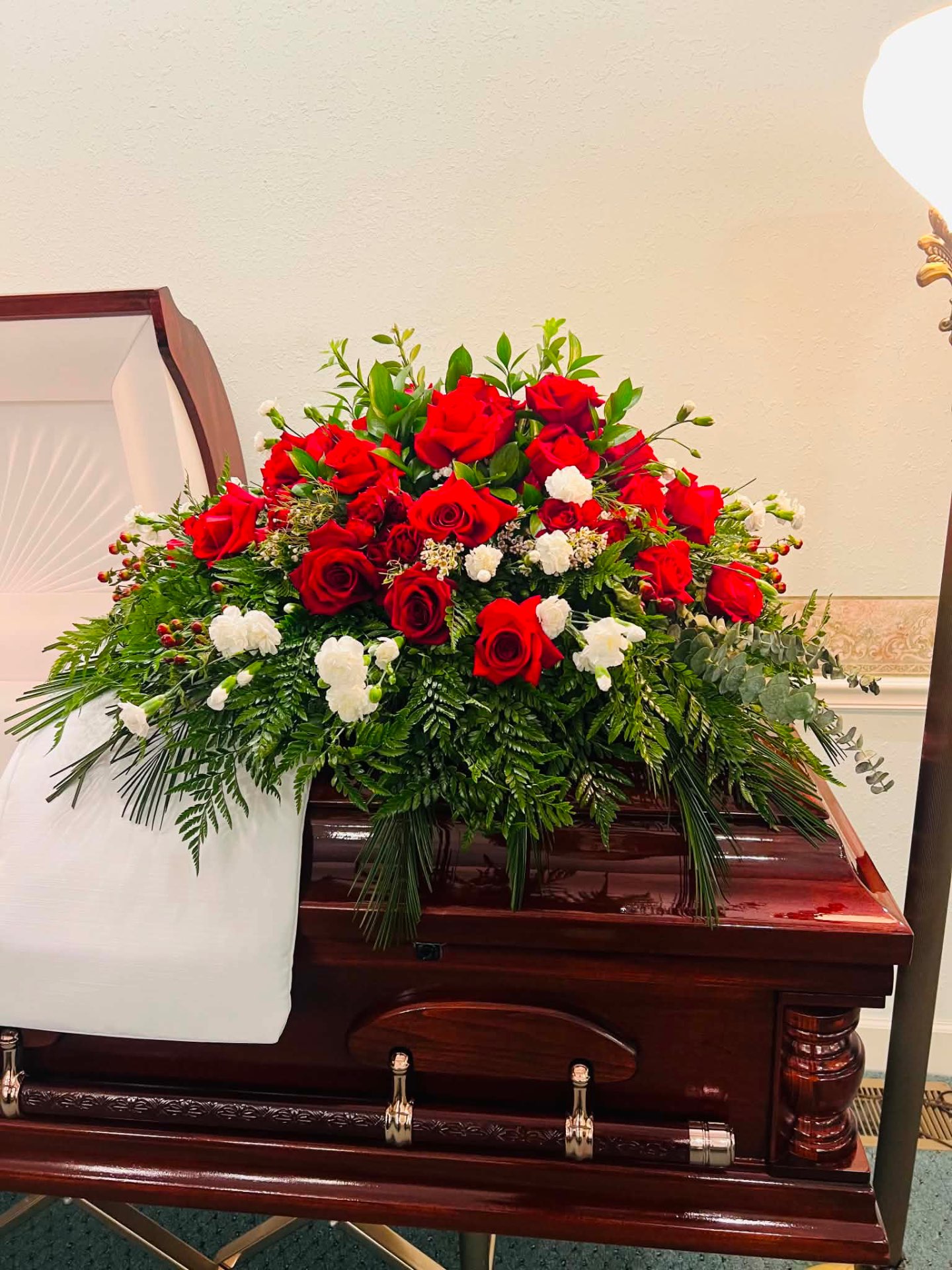 Memorial arrangement