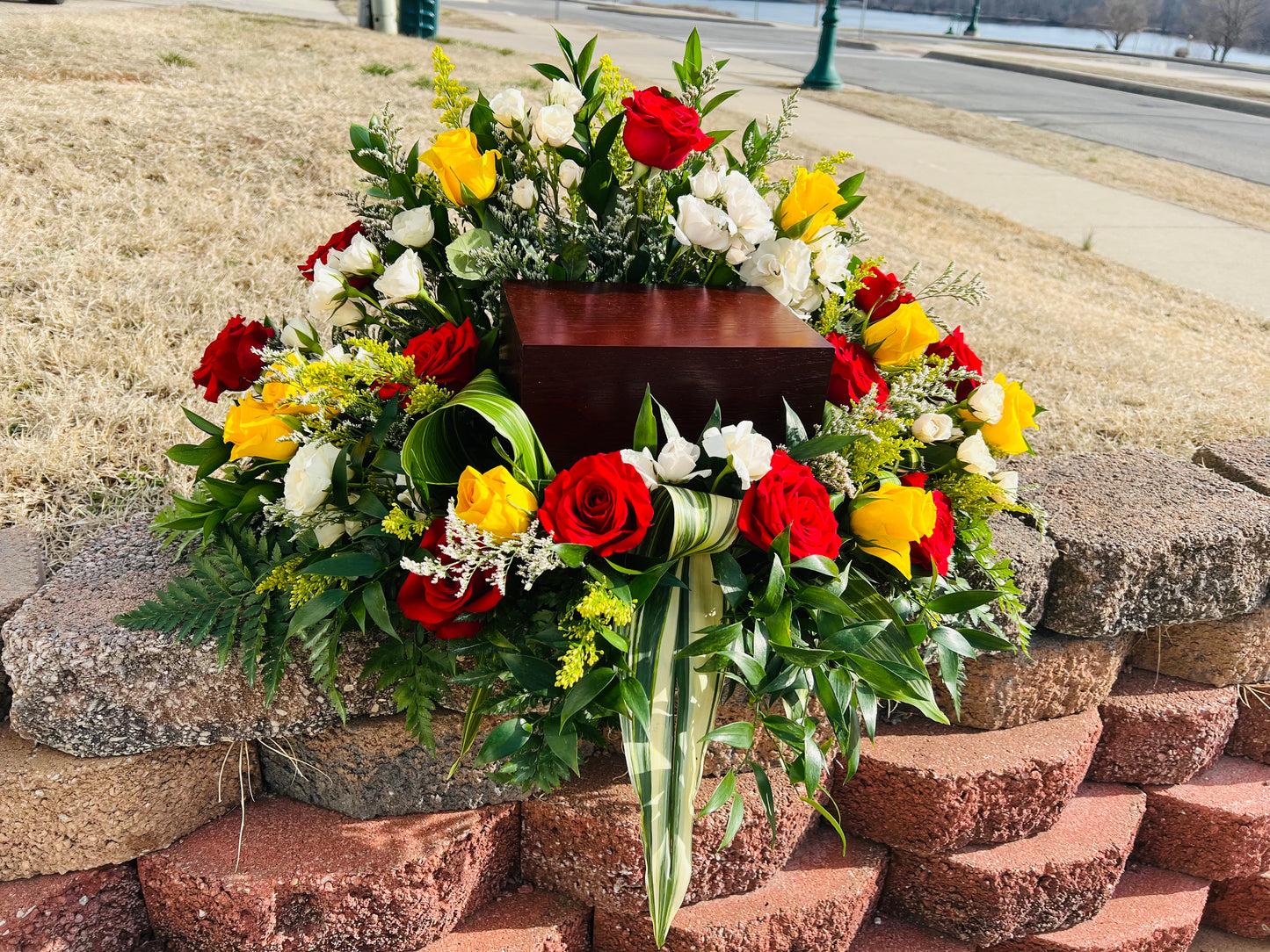 MEMORIAL URN SPRAY